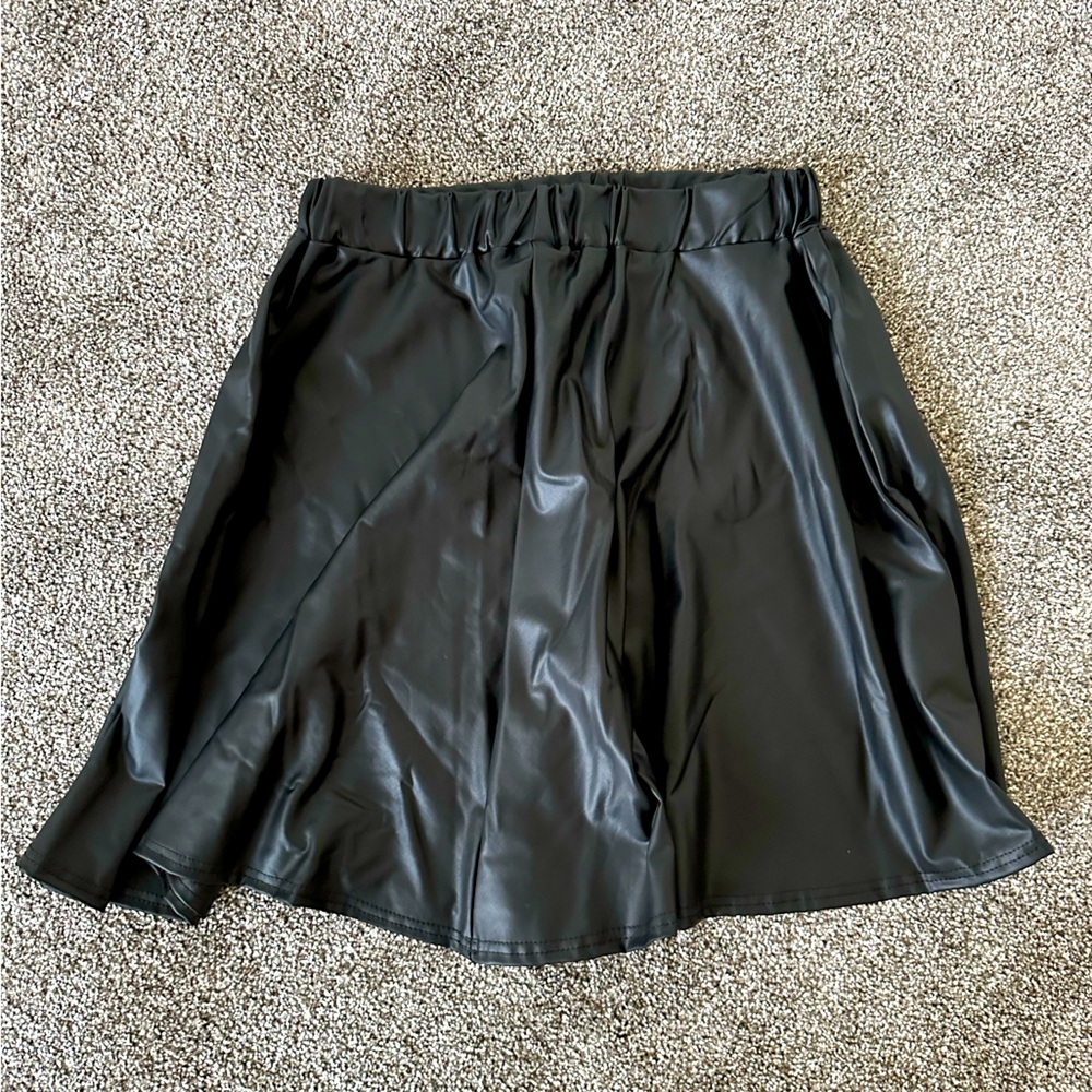 BNWT ✨ Boohoo Faux Leather Skater Skirt